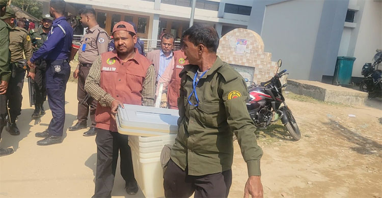 কুলাউড়ায় ১০৩ ভোট কেন্দ্রে পাঠানো হচ্ছে ব্যালট ও নির্বাচনী সরঞ্জাম