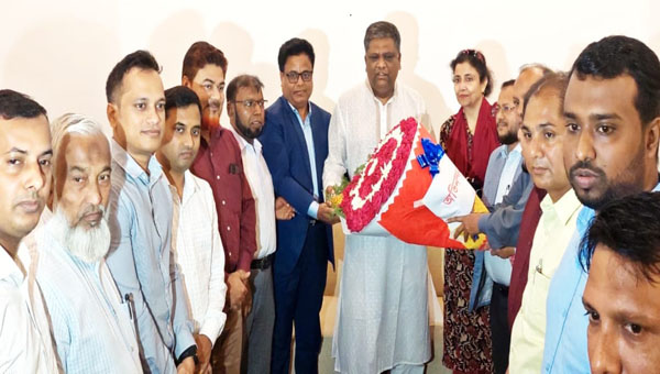 নবনির্বাচিত মেয়রের সাথে সিসিক কর্মকর্তাদের সৌজন্য সাক্ষাত