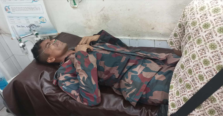 জৈন্তাপুর সীমান্তে চোরাকারবারিদের গাড়ির ধাক্কায় বি জি বি সদস্য আ হ ত