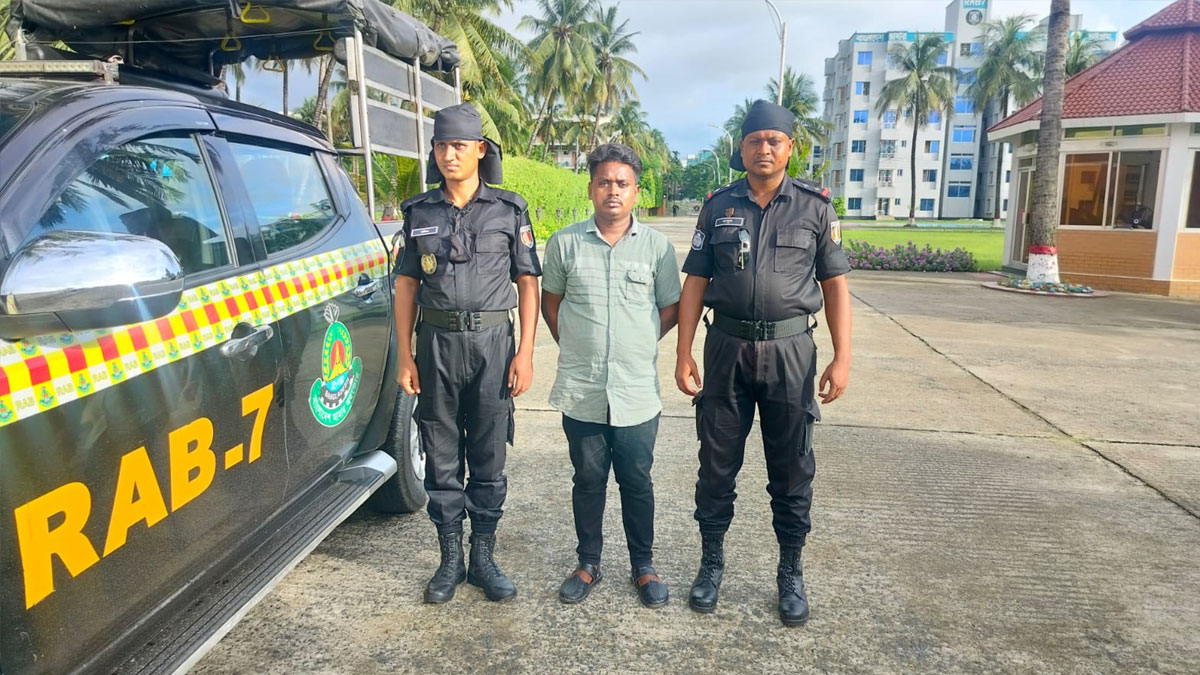 চাকরি দেওয়ার প্রলোভনে লাখ লাখ টাকা আত্মসাৎ
