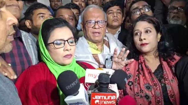 তালা ভেঙে কার্যালয়ে প্রবেশ করলেন বিএনপি নেতাকর্মীরা
