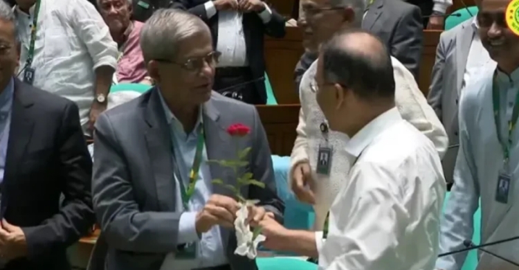 ৩৫ বছর পর প্রতিদ্বন্দ্বিতাপূর্ণ নির্বাচনে রাষ্ট্রপতি মির্জা ফখরুল