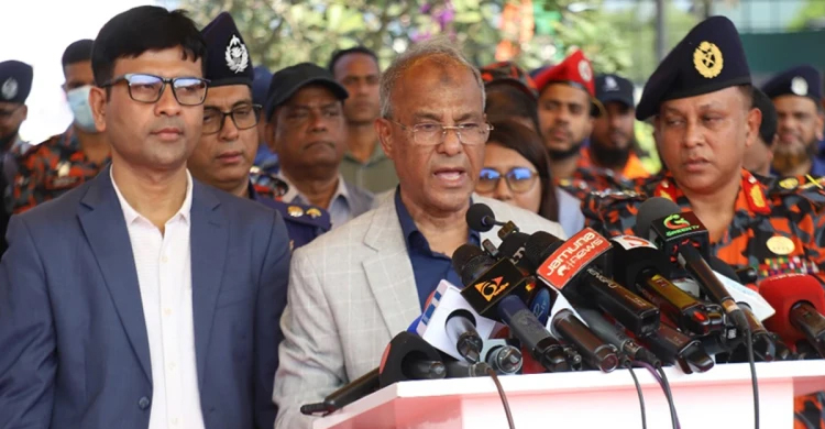 নিঃস্বার্থ সেবায় অনন্য ভূমিকা স্বেচ্ছাসেবকদের: স্বরাষ্ট্র উপদেষ্টা