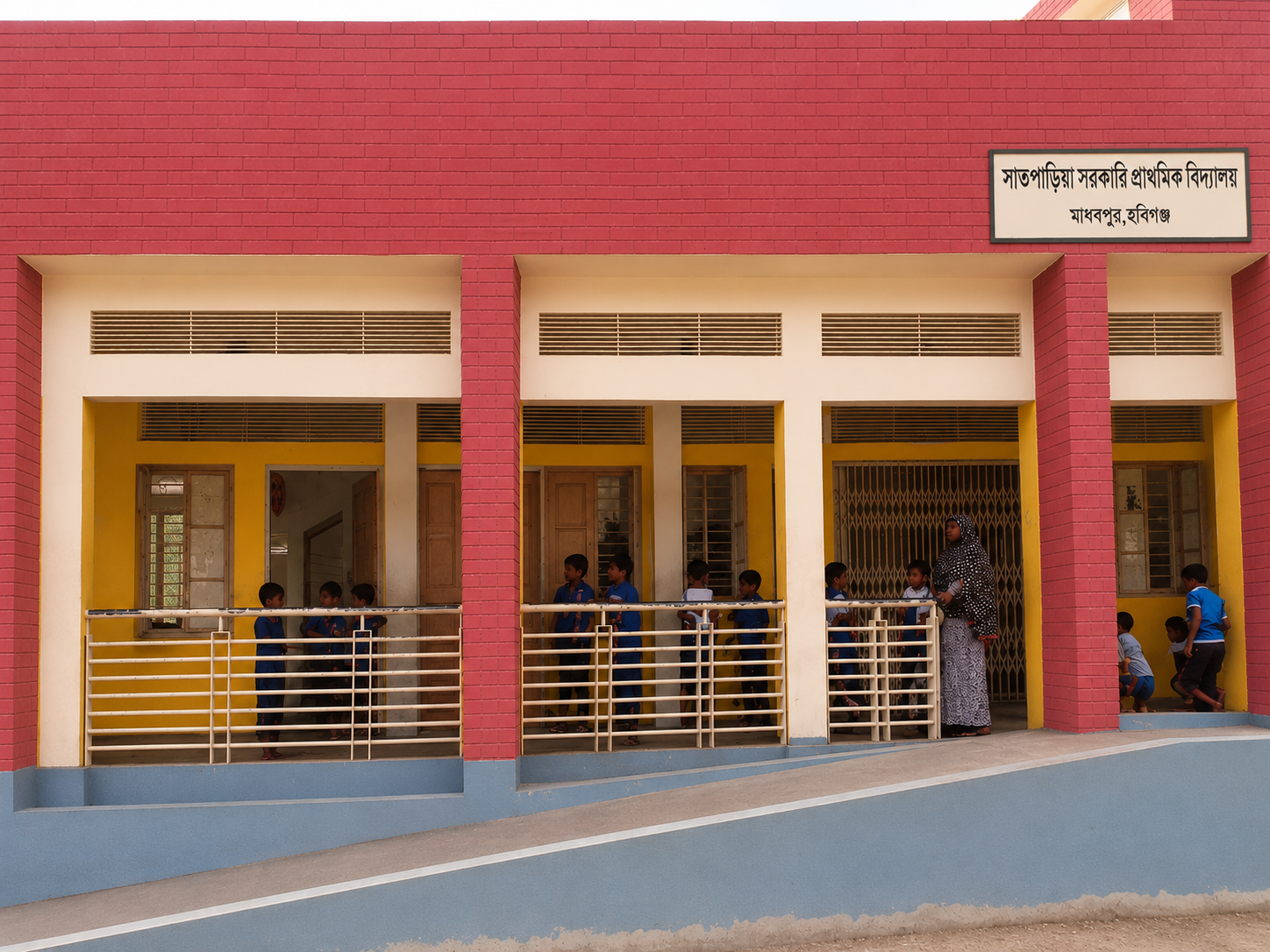 মাধবপুরে প্রধান শিক্ষকের বি-রুদ্ধে অননুমোদিত অনুপস্থিতির অ-ভিযোগ