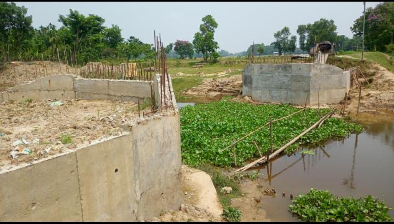ওসমানীনগরে বন্ধ সেতুর কাজ, দু*র্ভোগে মানুষ