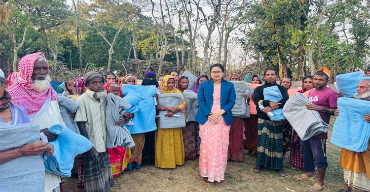 ছাতকে শীতার্তদের মাঝে কম্বল বিতরণ করলেন ইউএনও
