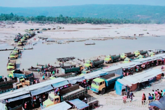 অনিয়ন্ত্রিতভাবে পাথর উত্তোলন  হতে পারে ক্ষতির কারণ