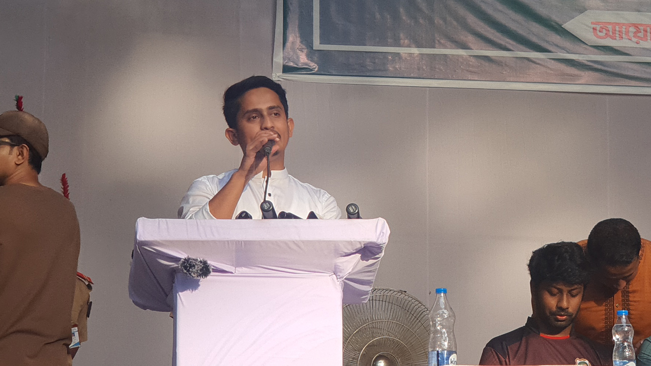 &lsquo;এক ফ্যাসিস্টকে বিদায় করেছি, অন্যটাকে জায়গা দেওয়ার জন্য না&rsquo;