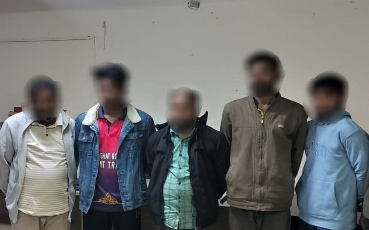 ১৮ লাখ ৪২ হাজার টাকার ভার*তীয় পেঁয়াজ, জিরা ও ফুসকা জ*ব্দ - আট*ক ৫
