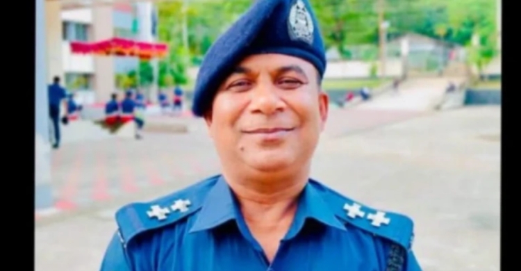 লোহাগাড়া থানার কোয়ার্টারে এসআই আজিজুল হকের মৃ*ত্যু