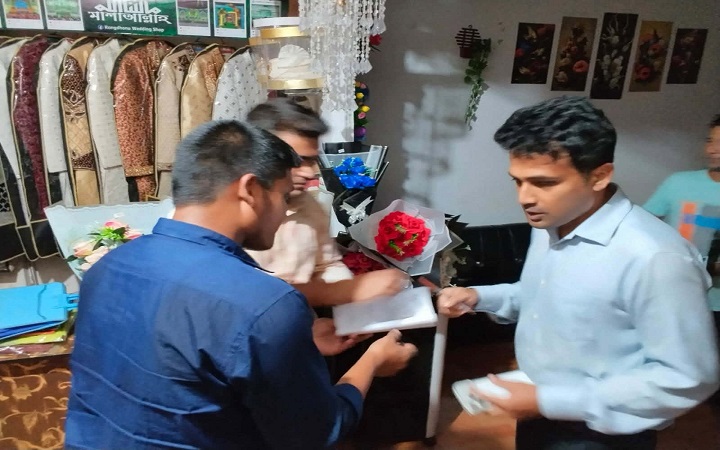 কুলাউড়ায় সরকারি নির্দেশ অ*মান্য করে দোকান খোলা, ৪ মা*মলায় জ*রিমানা