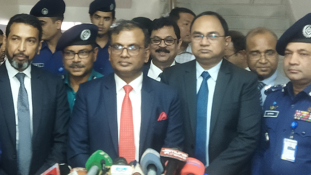 দিনের ভোট দিনেই অনুষ্ঠিত হবে: ইসি আনিছুর