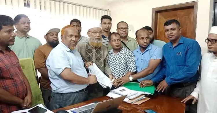 সালুটিকর গোয়াইনঘাট সড়কের কাজের অনিয়ম অ ভি যো গে স্মারক লিপি প্রদান