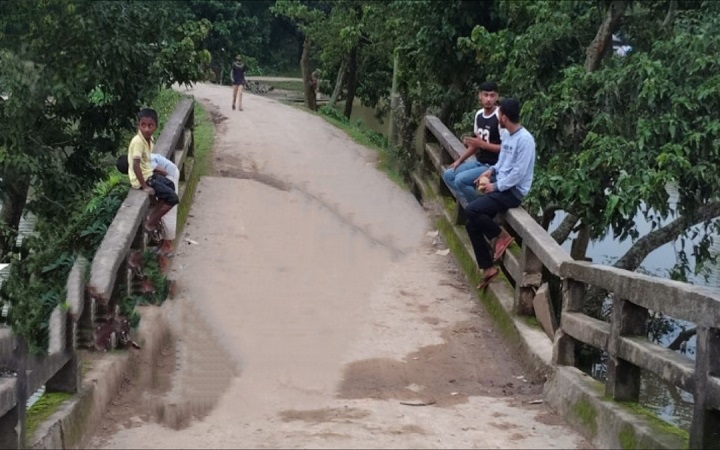 জগন্নাথপুরে ২৫ কোটি টাকার ৫ সেতুর কাজ অ*নিশ্চিত