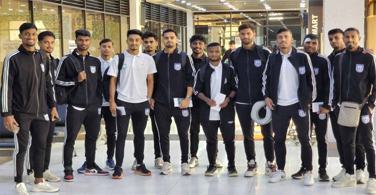 ভিসা জটিলতায় এক ফুটবলার রেখে সৌদি রওনা