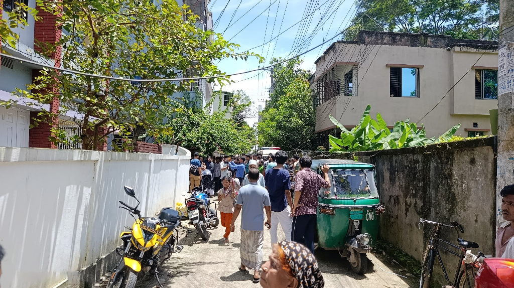 সিলেটে বাসায় মিলল স্বামী, স্ত্রী ও গৃহপরিচারিকার লা'শ