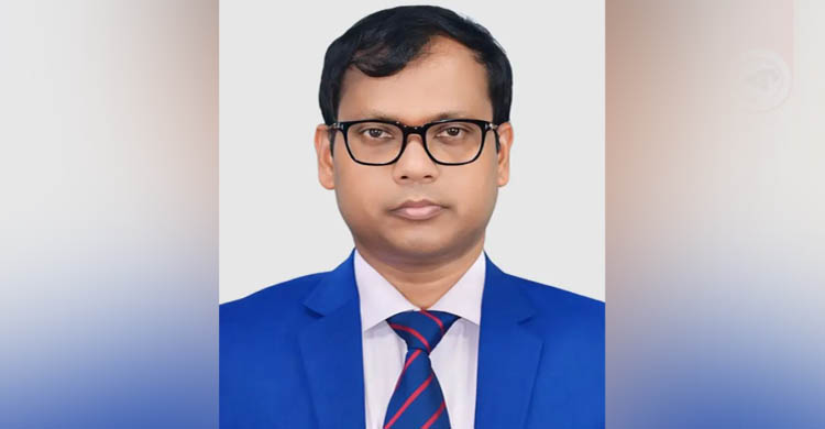 শাহজালাল মাজারে ৫ লাখ টাকা দিলেন সাবেক ডিসি সারওয়ার