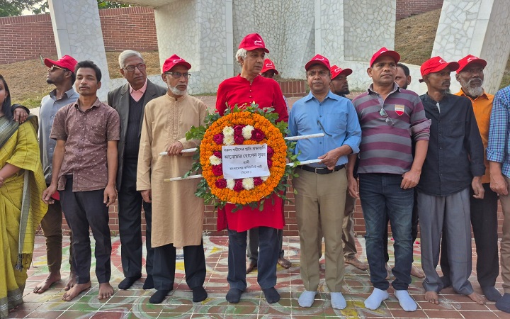 শহীদ মিনারে শ্রদ্ধা নিবেদনের মধ্য দিয়ে সিপিবি প্রার্থী সুমনের নির্বাচনী প্রচারণা শুরু