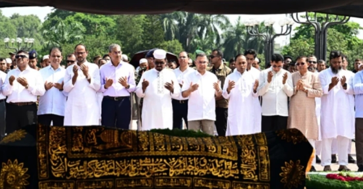 সালাহউদ্দিন আহমেদের জানাজায় সংসদ ভবনে প্রধানমন্ত্রী তারেক রহমান