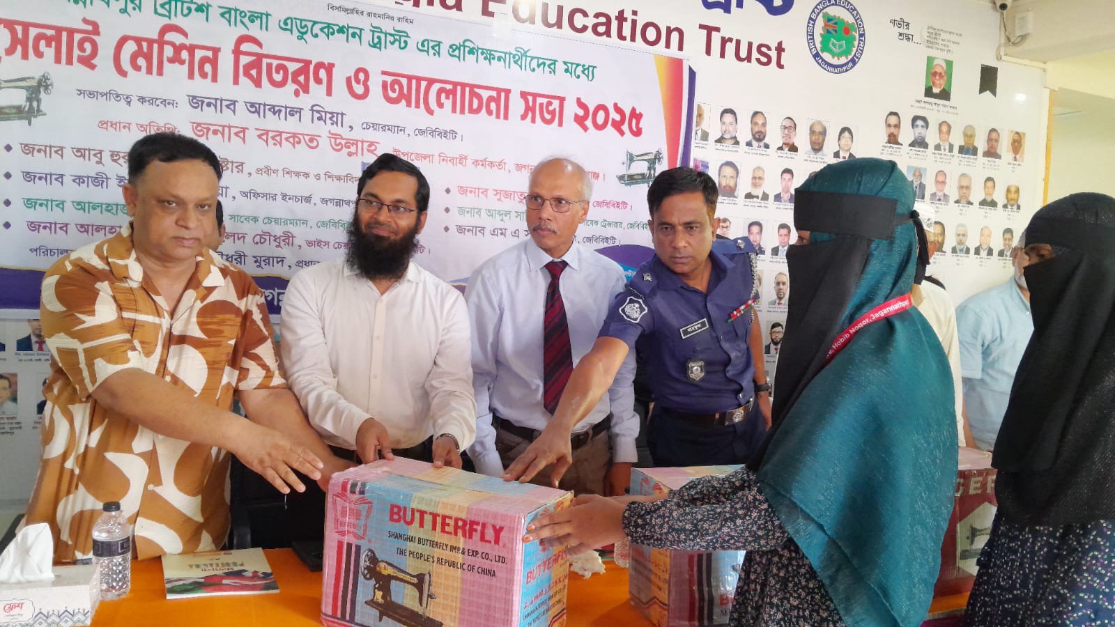 জগন্নাথপুরে সেলাই মেশিন বিতরণ ও সভা