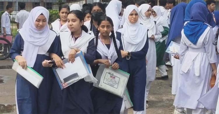 সিলেটে লোডশেডিং বিড়ম্বনায় এসএসসি পরীক্ষার্থীরা