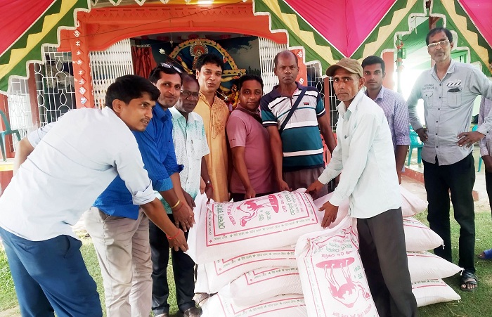 কমলগঞ্জ ও  শ্রীমঙ্গল পূজা মন্ডপগুলোতে উপহার বিতরণ