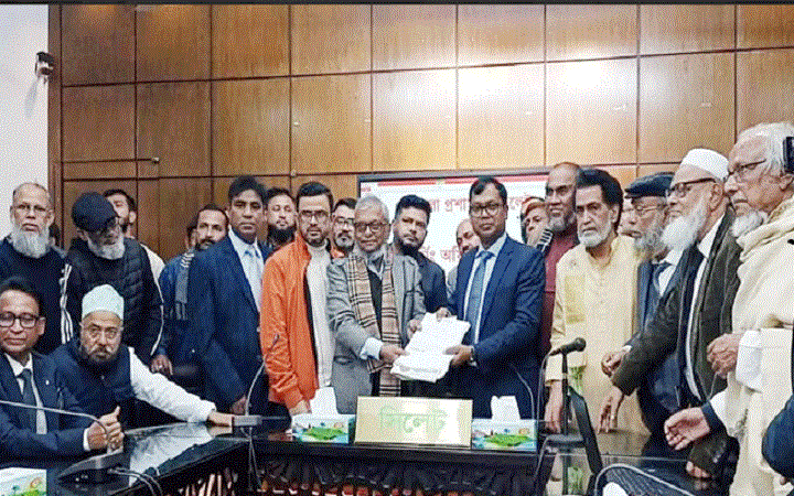 হাকিম চৌধুরীকে সাথে নিয়ে  মনোনয়পত্র জমা  দিলেন আরিফুল হক চৌধুরী