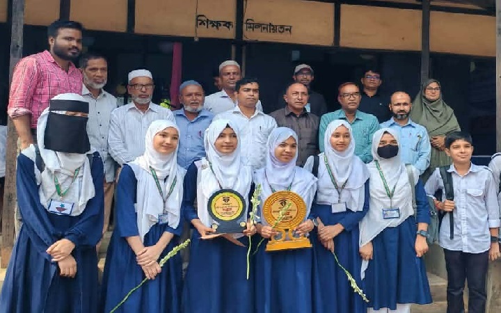 বড়লেখায় দু*র্নীতি বি*রোধী স্কুল বিতর্ক প্রতিযোগিতা