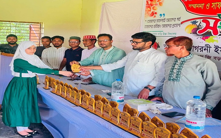 বড়লেখায় কৃতী শিক্ষার্থীদের সংবর্ধনা