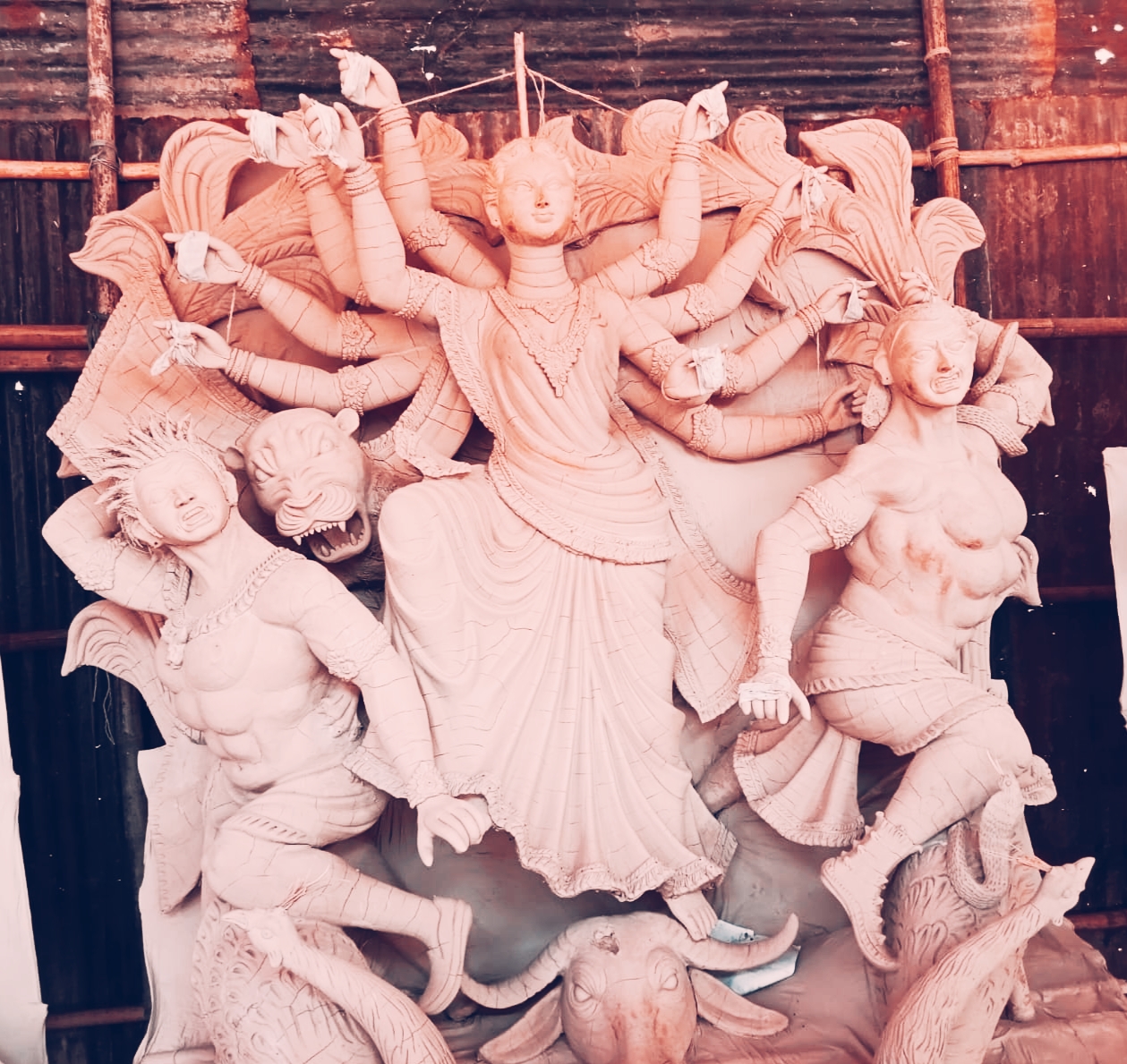 বিশ্বনাথে  প্রতিমা তৈরিতে ব্যস্ত শিল্পীরা