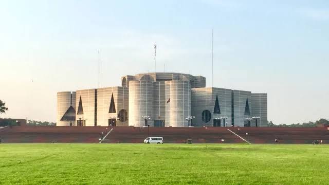 ৩০০ আসনের বিপরীতে ৭৪৭ জন স্বতন্ত্র প্রার্থী