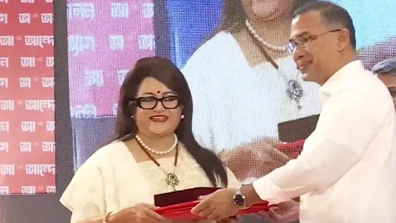 দশ ব্যক্তি-প্রতিষ্ঠানকে একুশে পদক দিলেন প্রধানমন্ত্রী