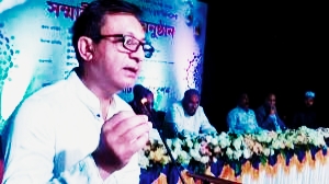সাধারণ মানুষের স্বার্থকে অগ্রাধিকার দিচ্ছে সরকার: বাণিজ্যমন্ত্রী