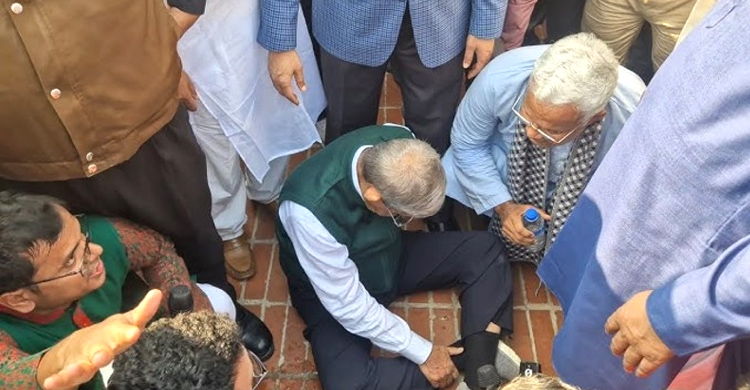 জাতীয় স্মৃতিসৌধে অসুস্থ হয়ে পড়েছেন বিএনপি মহাসচিব