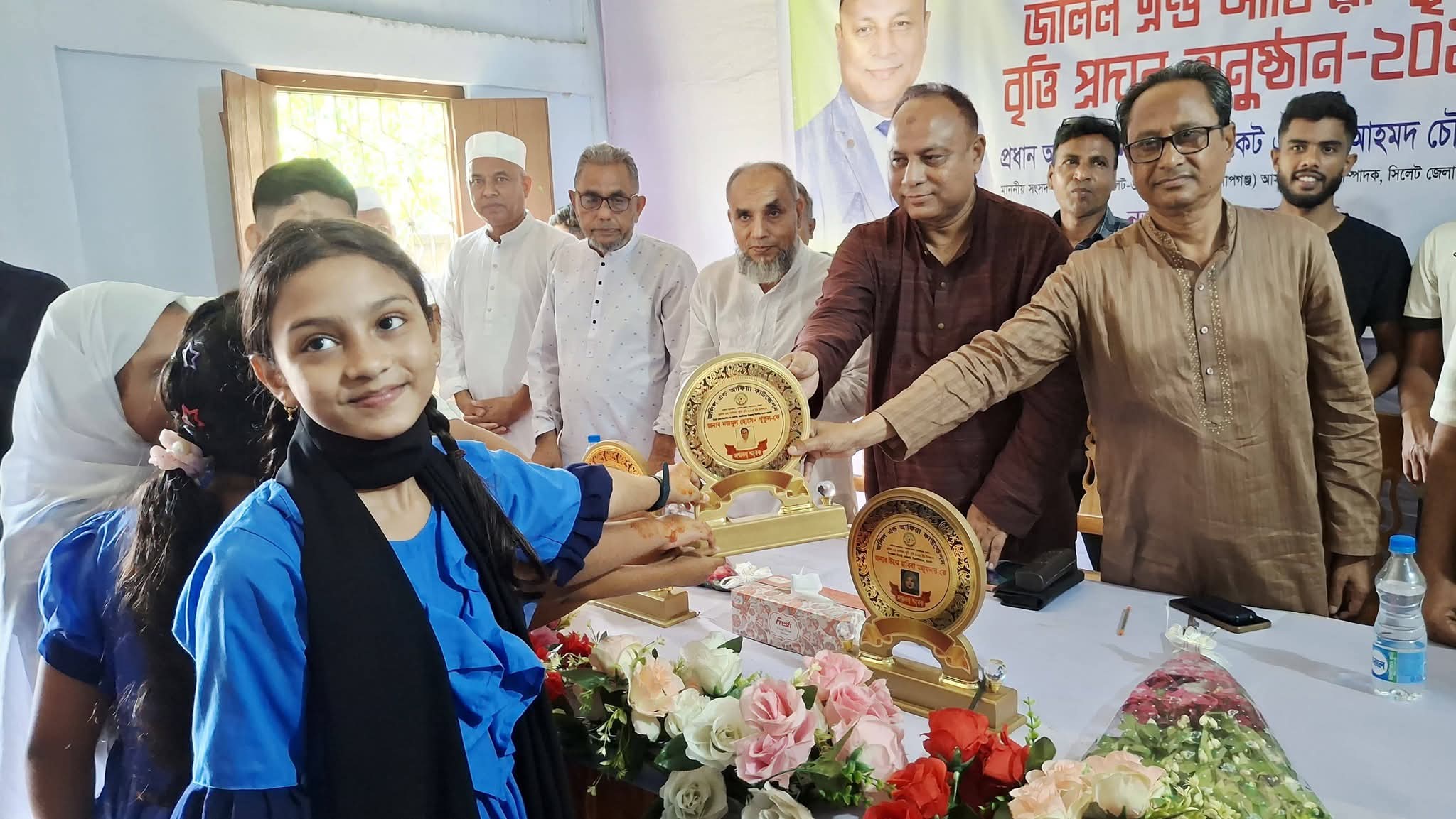 শিক্ষার্থীদের পড়াশোনায় মনোযোগী হতে হবে