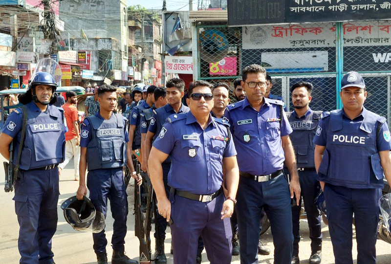 নাশকতা মোকাবেলায় মৌলভীবাজারে সর্তক অবস্থানে পুলিশ