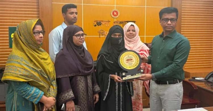 নিজের বাল্যবিবাহ প্রতিরোধে সাহসী পদক্ষেপ, সম্মাননা পেল এসএসসি পরীক্ষার্থী