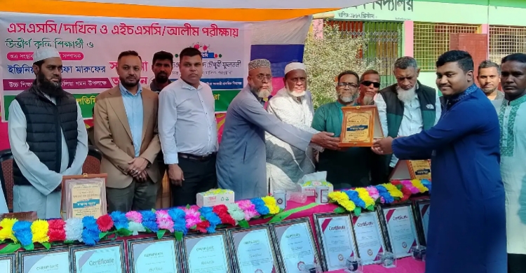 বিশ্বনাথের অলংকারীতে কৃতি শিক্ষার্থী সংবর্ধনা প্রদান