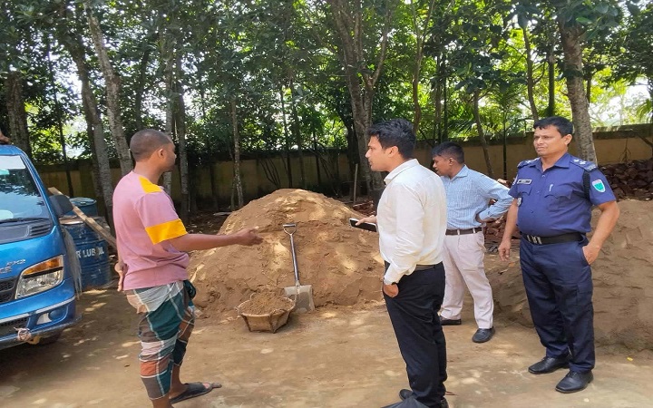 কুলাউড়ায় অ/বৈধ বালু বিক্রির দা/য়ে ইউপি সদস্যকে জরি/মানা