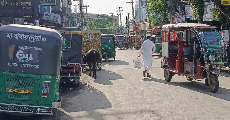 জগন্নাথপুরে ফুটপাতে দোকান, যত্রতত্র পার্কিংয়ে মহাসড়কে যানজট