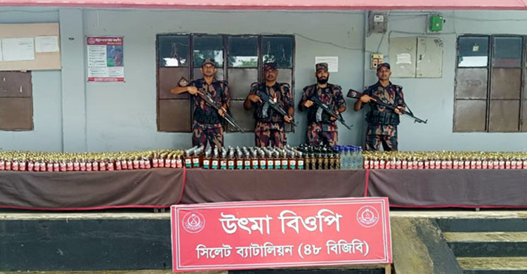 সিলেট সীমান্তে বিজিবির অভি*যানে ভারতীয় ম দ উদ্ধার