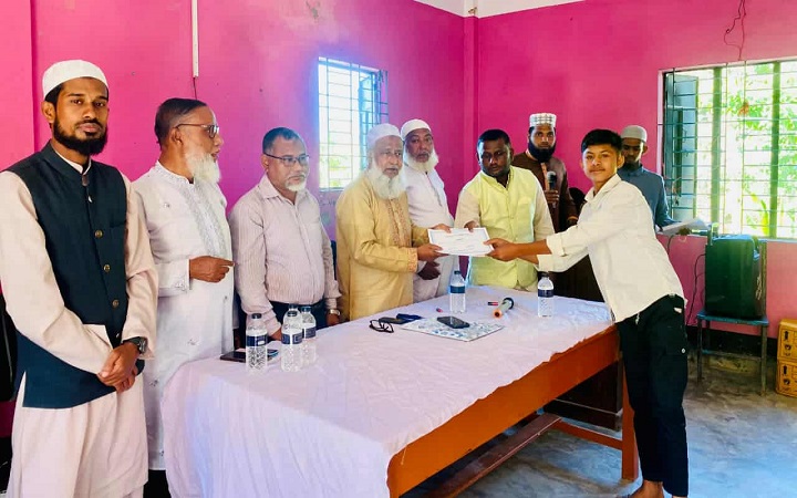 বালাগঞ্জের ফাযিলপুর দাখিল মাদ্রাসায় দি সিলেট ইসলামিক সোসাইটির শিক্ষাবৃত্তি বিতরণ