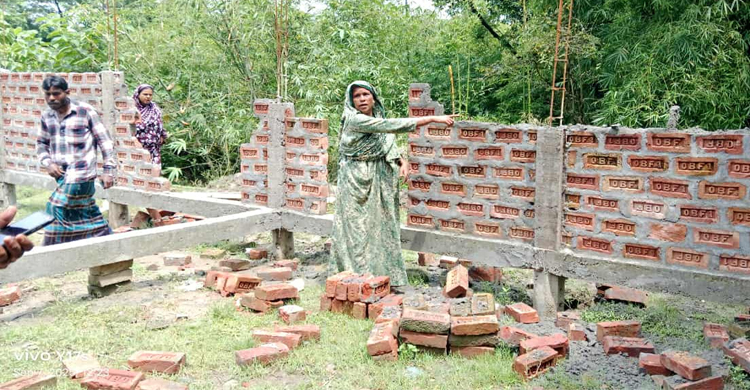 গোয়াইনঘাটে প্রতিপক্ষের হা ম লা য় নির্মানাধীন ঘর ভা ঙ চু র,  থানায় অ ভি যো গ