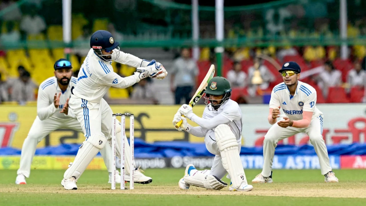 বৃষ্টিতে শেষ প্রথম দিনের খেলা