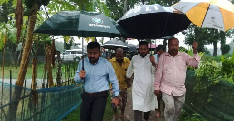 মনতলা-তেমুনিয়া খালের ভাঙন পরিদর্শনে ইউএনও মেহেদী হাসান, দ্রুত ব্যবস্থা নেওয়ার আশ্বাস