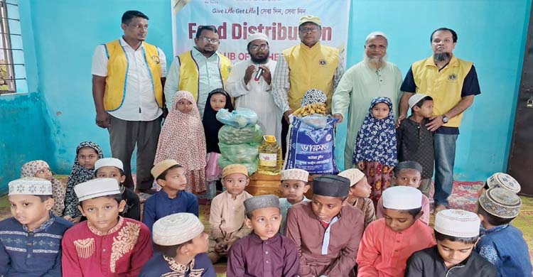 জামেয়া রহমানিয়া মাদানিয়া মাদ্রাসায় লায়ন্স ক্লাব অব সিলেট হলিসিটির খাদ্য সামগ্রী বিতরণ