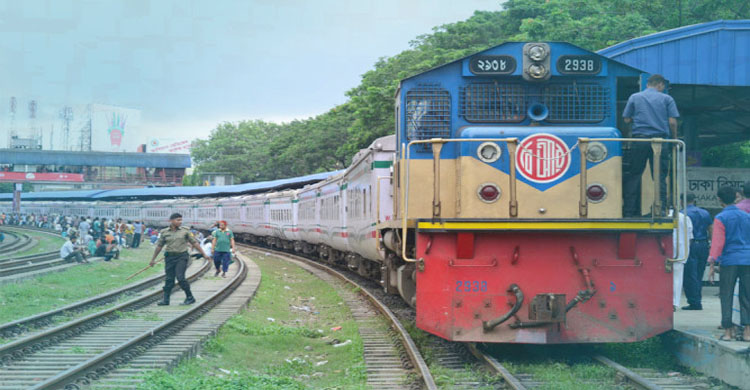 চলন্ত ট্রেনে পাথর নিক্ষেপ, আ হ ত ২