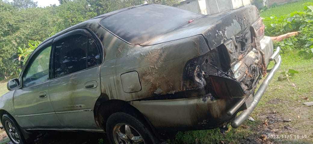 চুনারুঘাটে তাঁতী লীগের সভাপতির প্রাইভেটকারে পেট্রোল ঢেলে আগুন