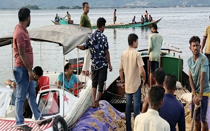 তাহিরপুরে অবৈ*ধভাবে বালু উত্তোলন রো*ধে প্রশাসনের ক*ঠোর অবস্থান