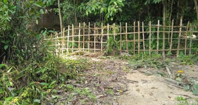 বড়লেখায় প্রভাবশালী প্রতিবেশীর অভিনব কায়দায় অবরুদ্ধ কলেজ ছাত্রীর পরিবার